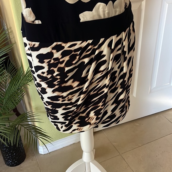 NEW YORK & COMPANY, VERY UNIQUE DRESS SIZE LARGE, - Picture 2 of 6